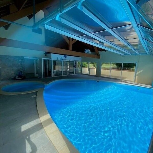 A heated pool - Balnearia - Appt avec piscine partagée (Bagnères-de-Luchon)