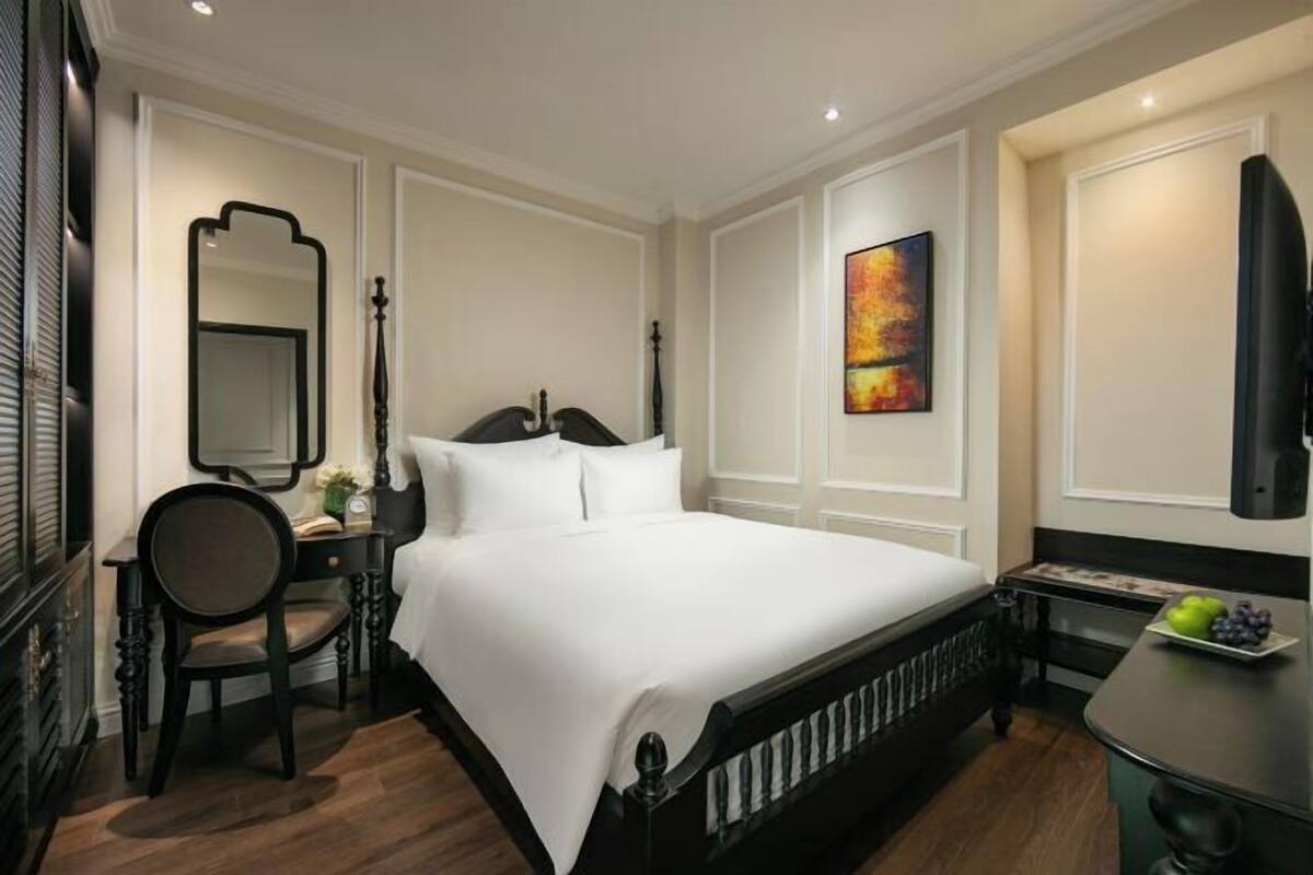 Premium bedding, pillowtop beds, minibar (some free items), in-room safe