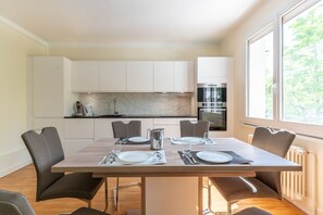 Dining - L’Amédée - Appt à 500m du lac (Annecy)