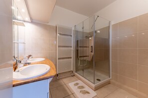 Hair dryer, towels