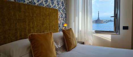 华丽双人房 | 高档床上用品、羽绒被、加厚床垫、迷你吧