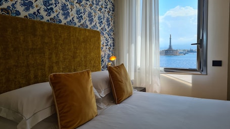 Deluxe Double Room | Premium bedding, down comforters, pillowtop beds, minibar