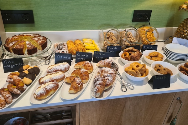 Bao gồm bữa sáng buffet hàng ngày