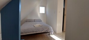 2 bedrooms, bed sheets - Location Maison de Vacances 4 Personnes Jardin Privatif- AR PIL Jadur (Plouhinec)