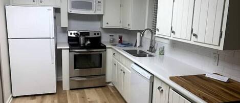 Fridge, microwave, stovetop, dishwasher