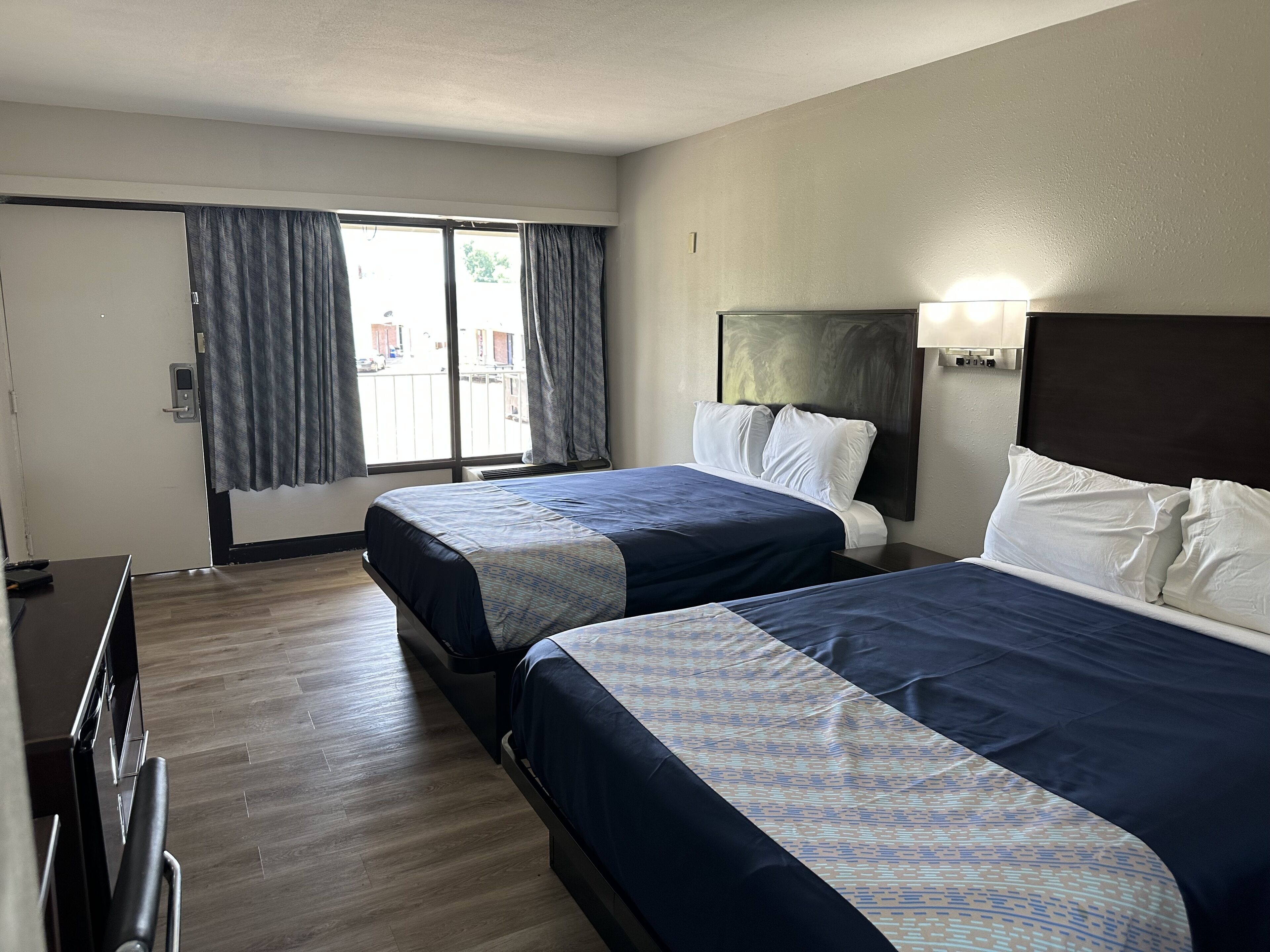Tweepersoonskamer | Een bureau, gratis wifi, beddengoed