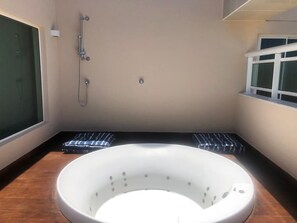 Shower, hair dryer, towels, soap - Riviera Beach Place Golf Residence - Cobertura (Tapera)