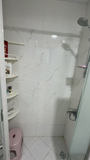 Shower, hair dryer, toilet paper