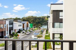 Property grounds - 3 Bedroom Stunner in Hobsonville | WiFi | Netflix (Auckland West)