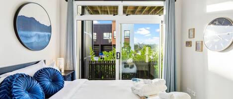 3 bedrooms, desk, iron/ironing board, free WiFi