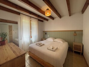 3 Schlafzimmer, Schreibtisch, kostenloses WLAN, Bettwäsche