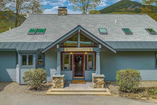 Main Entrance -142 Black Mountain Road