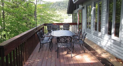 Luxury Home On Loon Spectacular Mtn Views, walk to ski lodge, Pool/Spa included