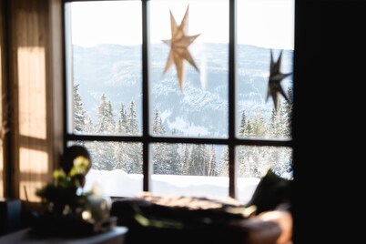 Modern ski-in/ski-out cabin in Norway – all included for your mountain getaway
