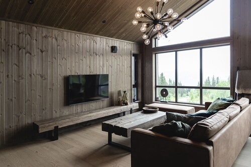 Modern ski-in/ski-out cabin in Norway – all included for your mountain getaway