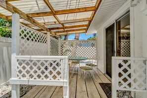 Outdoor dining - Serene oceanfront suite with Gulf view, grill, patio, central AC, & W/D (Holmes Beach)