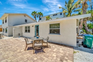 Outdoor dining - Serene oceanfront suite with Gulf view, grill, patio, central AC, & W/D (Holmes Beach)