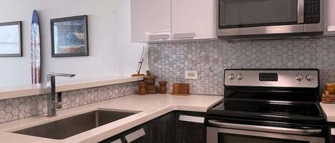 Refrigerador, microondas, horno y parrilla de estufa