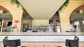 Snack bar
