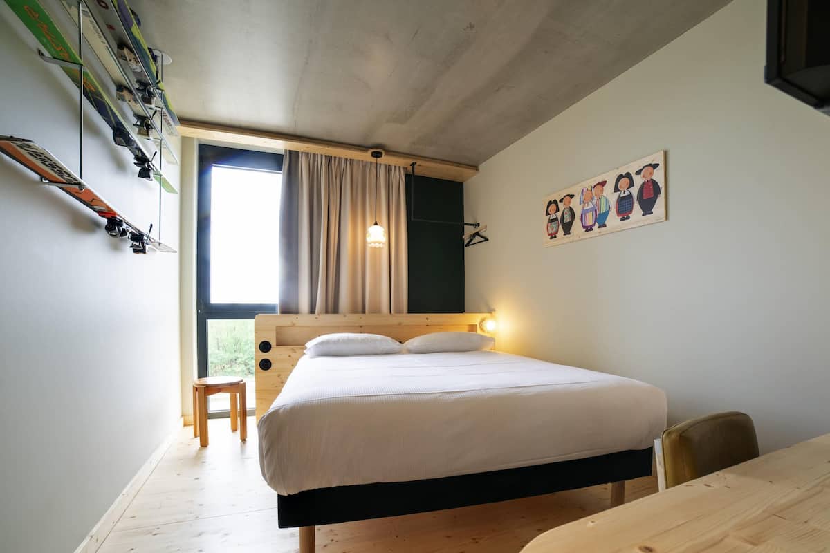 Room, 1 Double Bed (Pop) | Desk, laptop workspace, blackout drapes, soundproofing