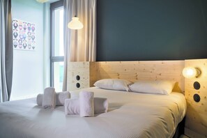 ห้องพัก (PMR) | โต๊ะทำงาน, พื้นที่ทำงานแบบใช้แล็ปท็อป, ผ้าม่านกันแสง, ห้องเก็บเสียง