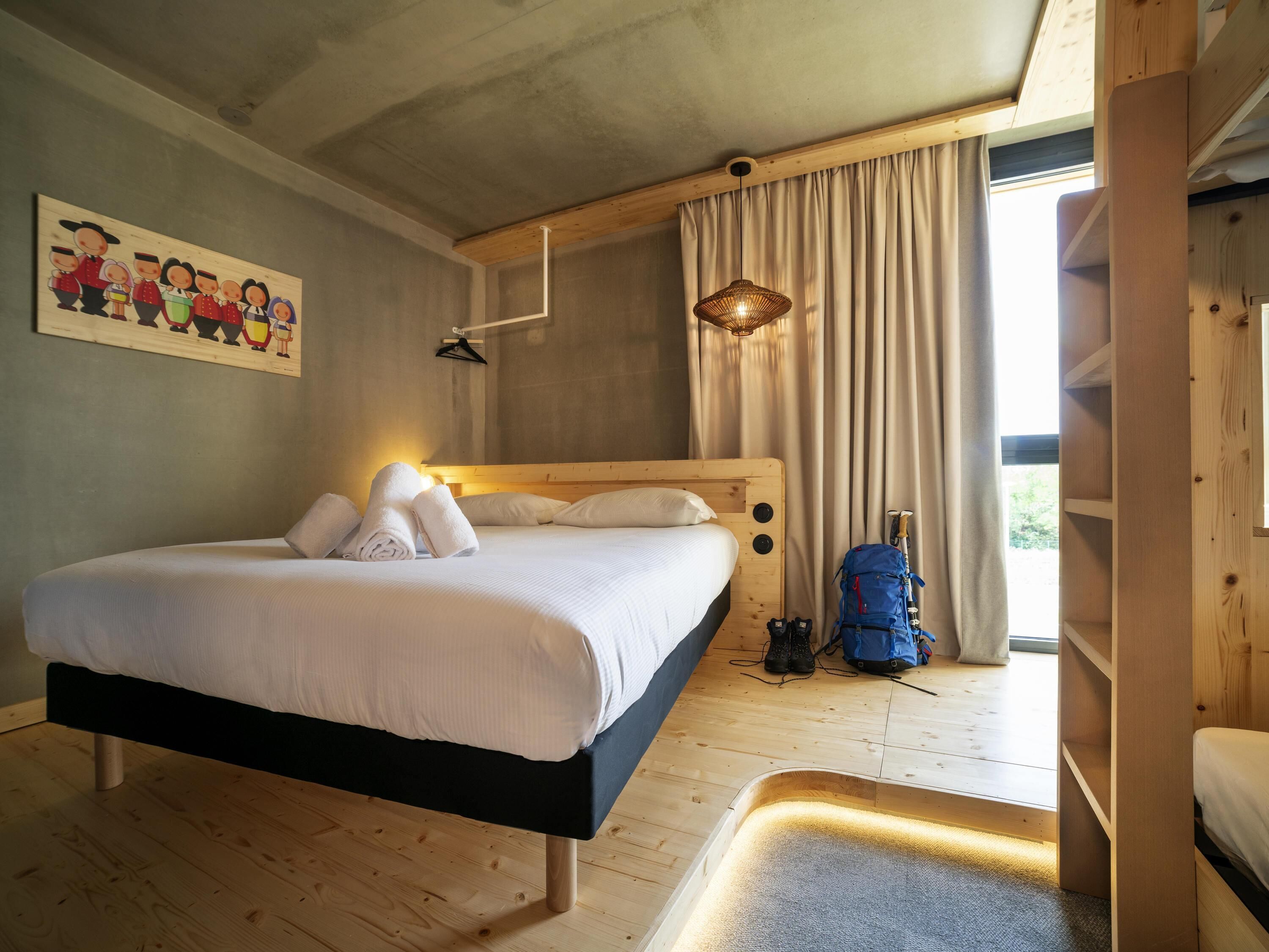 Family Room, Multiple Beds (Pop) | Desk, laptop workspace, blackout drapes, soundproofing