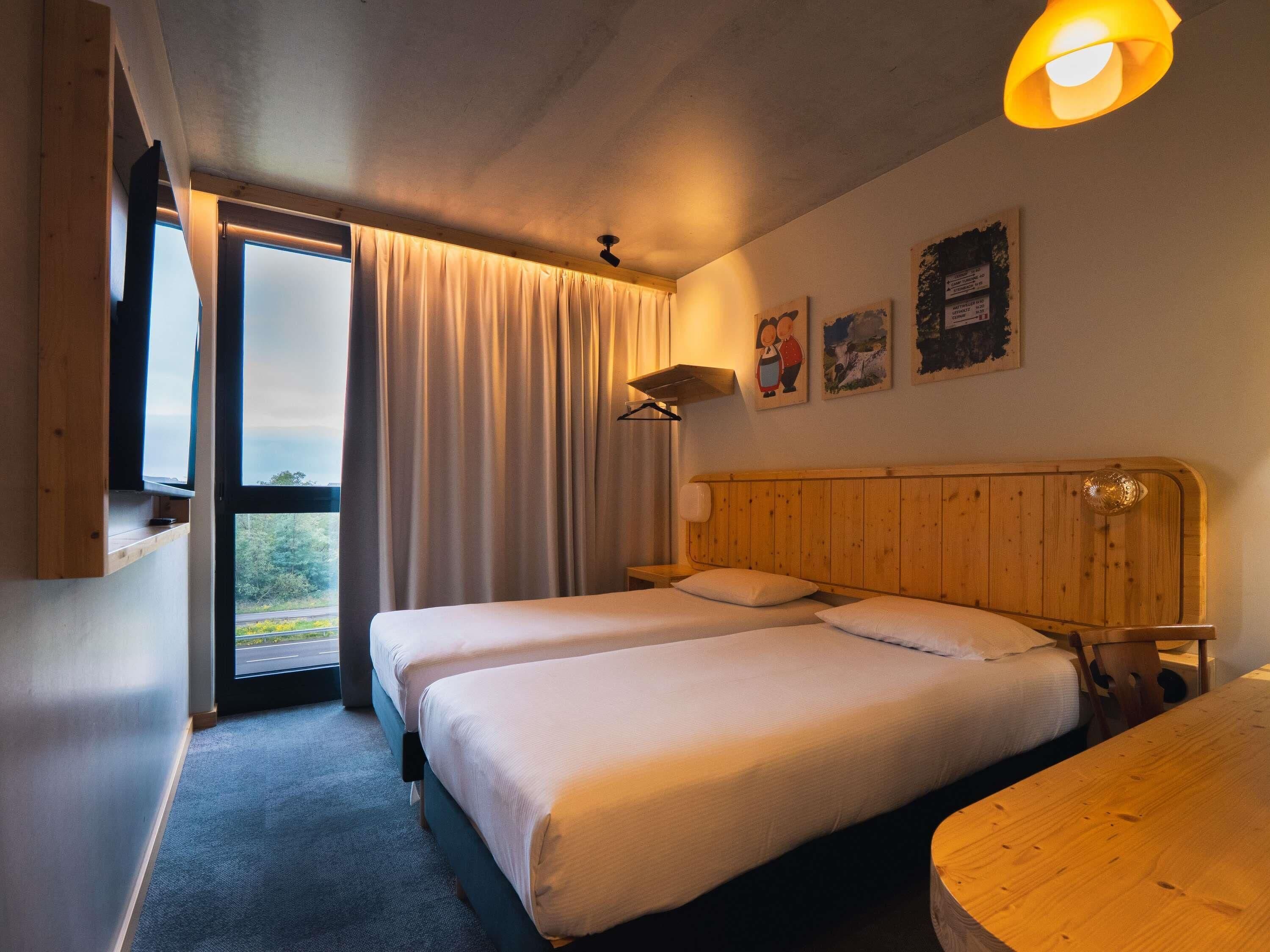 Room, 2 Twin Beds (Pop) | Desk, laptop workspace, blackout drapes, soundproofing