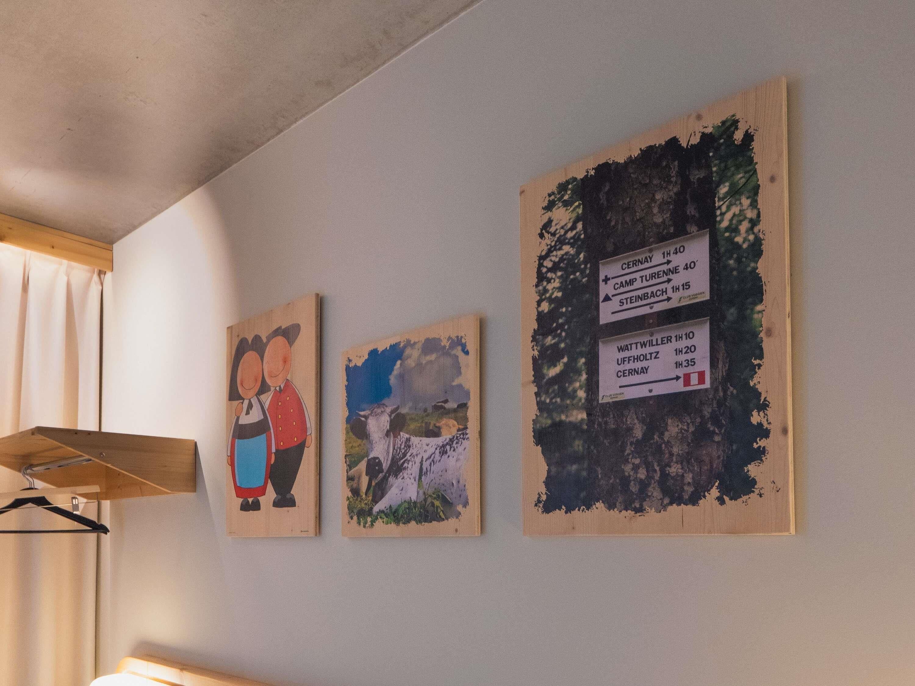 Bureau, espace de travail pour ordinateur portable, rideaux occultants