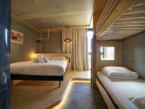 Chambre familiale, Plusieurs lits (Pop) | Bureau, espace de travail pour ordinateurs portables
