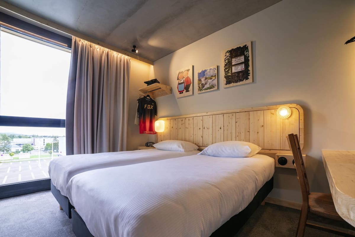 Room, 2 Single Beds (Pop)