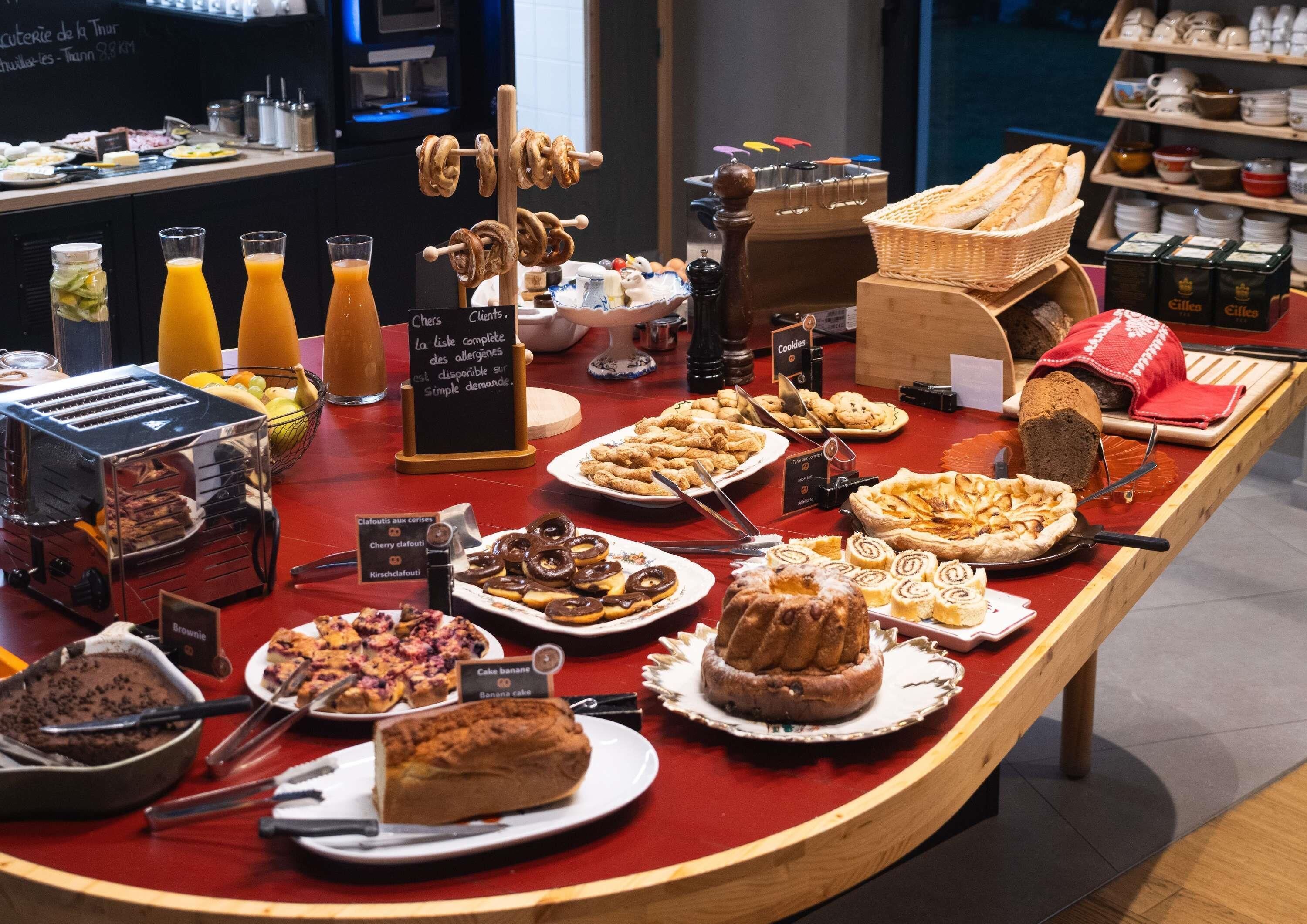 Sarapan prasmanan setiap hari (EUR 13.3 per orang)