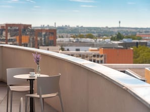Hochwertige Bettwaren, Minibar, Zimmersafe, Schreibtisch