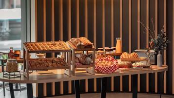 Tägliches Frühstücksbuffet (20.00 EUR pro Person)