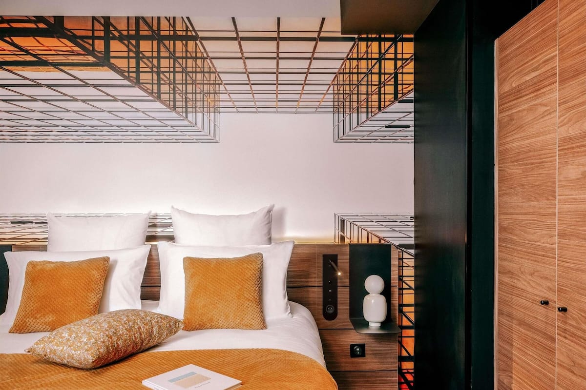 Habitación clásica, 1 cama matrimonial | Ropa de cama de alta calidad y minibar