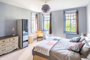 3 bedrooms, iron/ironing board, free WiFi, bed sheets - Characterful, Recently Renovated 1890s Heritage Home in Spitalfields Market (London)