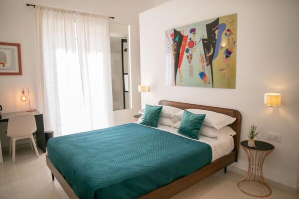 3 bedrooms, in-room safe, desk, free WiFi