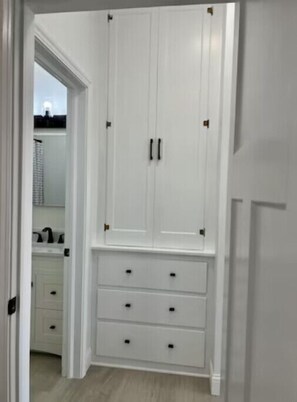 Interior - Private 2BR Entire Main Floor Unit Step to Mayo Clinic 518A (Rochester)