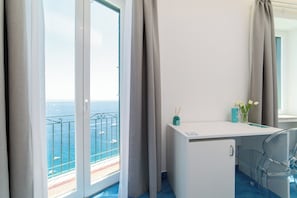 Deluxe Room, 1 Queen Bed, Balcony, Sea Facing - La Dimora del Maestro (Amalfi)