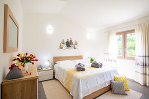 3 bedrooms, iron/ironing board, travel cot, free WiFi