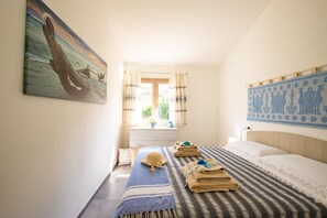 3 bedrooms, iron/ironing board, travel cot, free WiFi