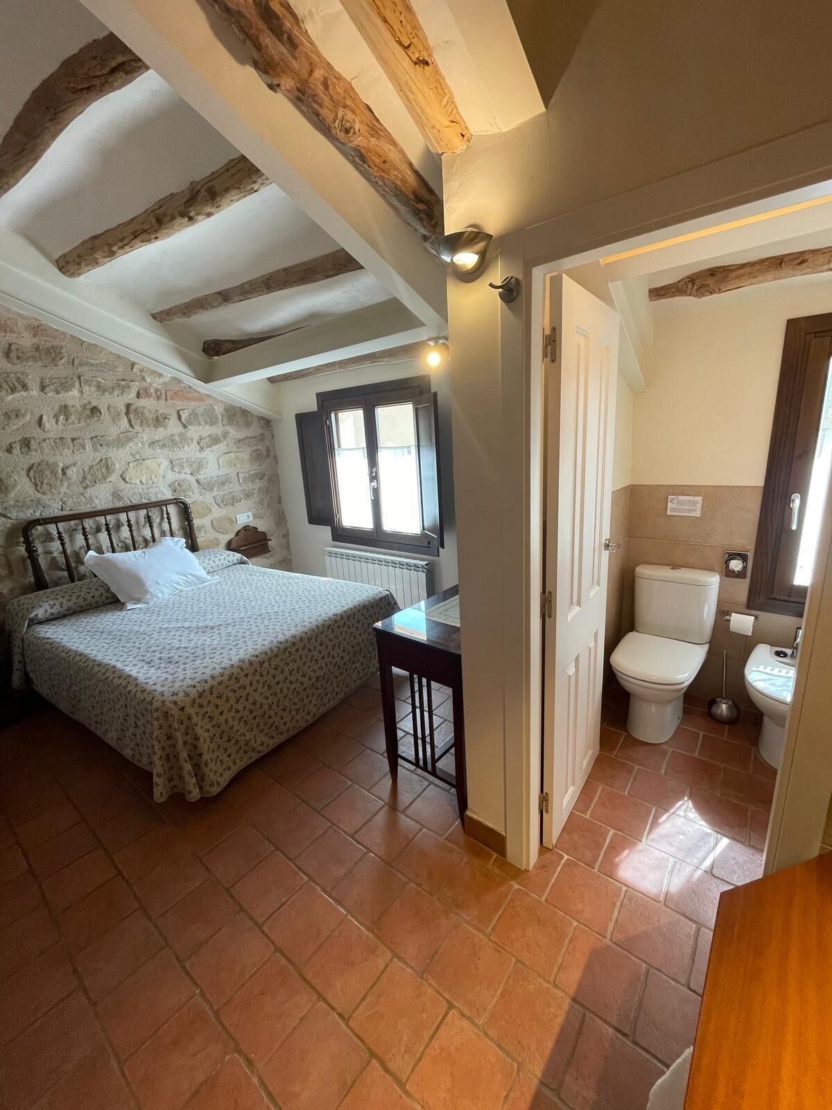 Double Room (8 Rosa Silvestre) | Individually decorated, individually furnished, soundproofing, free WiFi