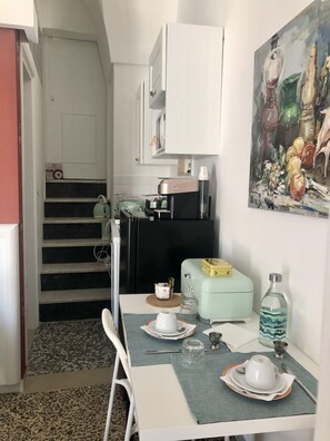 Full-size fridge, microwave, stovetop, espresso maker - BeB dai Mimmi (Gravina in Puglia)