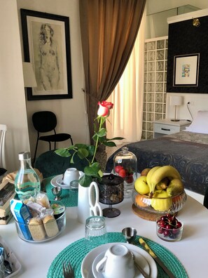 Double room with private bathroom | In-room dining - BeB dai Mimmi (Gravina in Puglia)