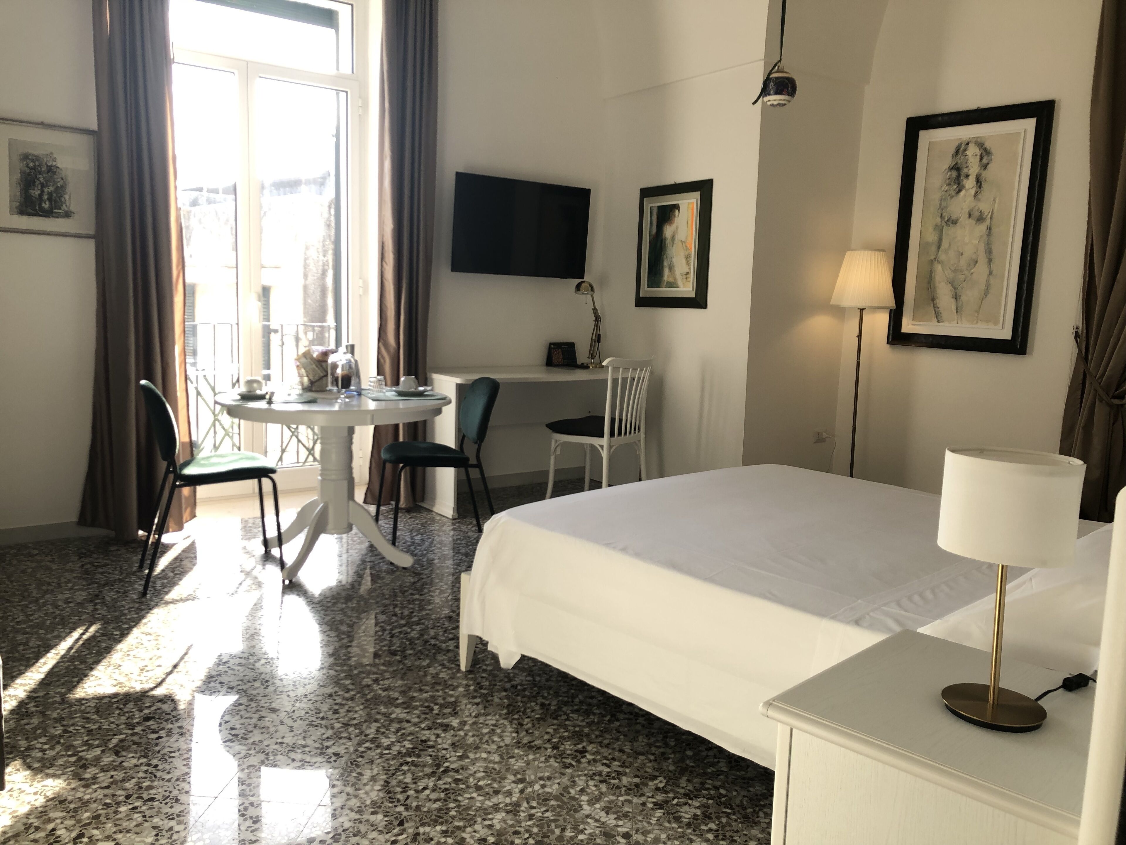 Double room with private bathroom | Premium bedding, down duvets, in-room safe, individually furnished