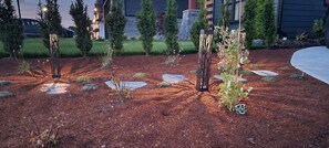 Property grounds - Escape to the Mountains & Ocean with your private hot tub! (Sooke)