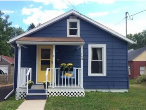 Cheerful 2 bedroom tiny home near downtown Corning