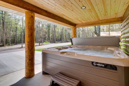 Private Hot Tub: Hatfield Vacation Rental!