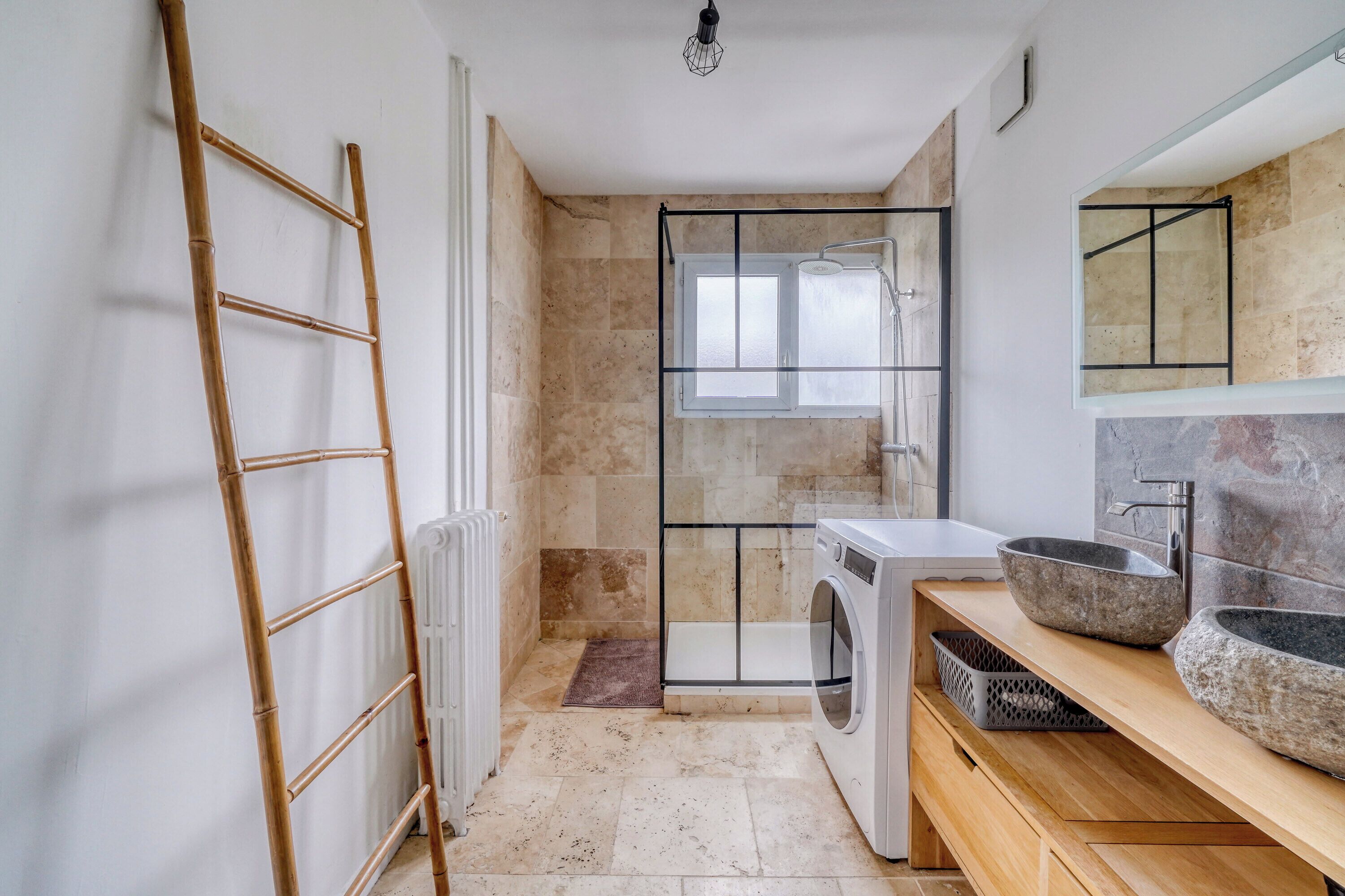 Douche, serviettes fournies