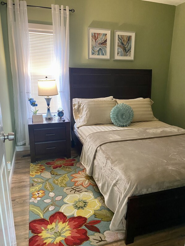 Room - BEAUTIFUL 3 BRM - 5MIN WALK- 0.75 MILES TO FALLS!
& FREE TICKETS TO MAID OF MIST (Niagara Falls)