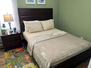 Room - BEAUTIFUL 3 BRM - 5MIN WALK- 0.75 MILES TO FALLS!
& FREE TICKETS TO MAID OF MIST (Niagara Falls)